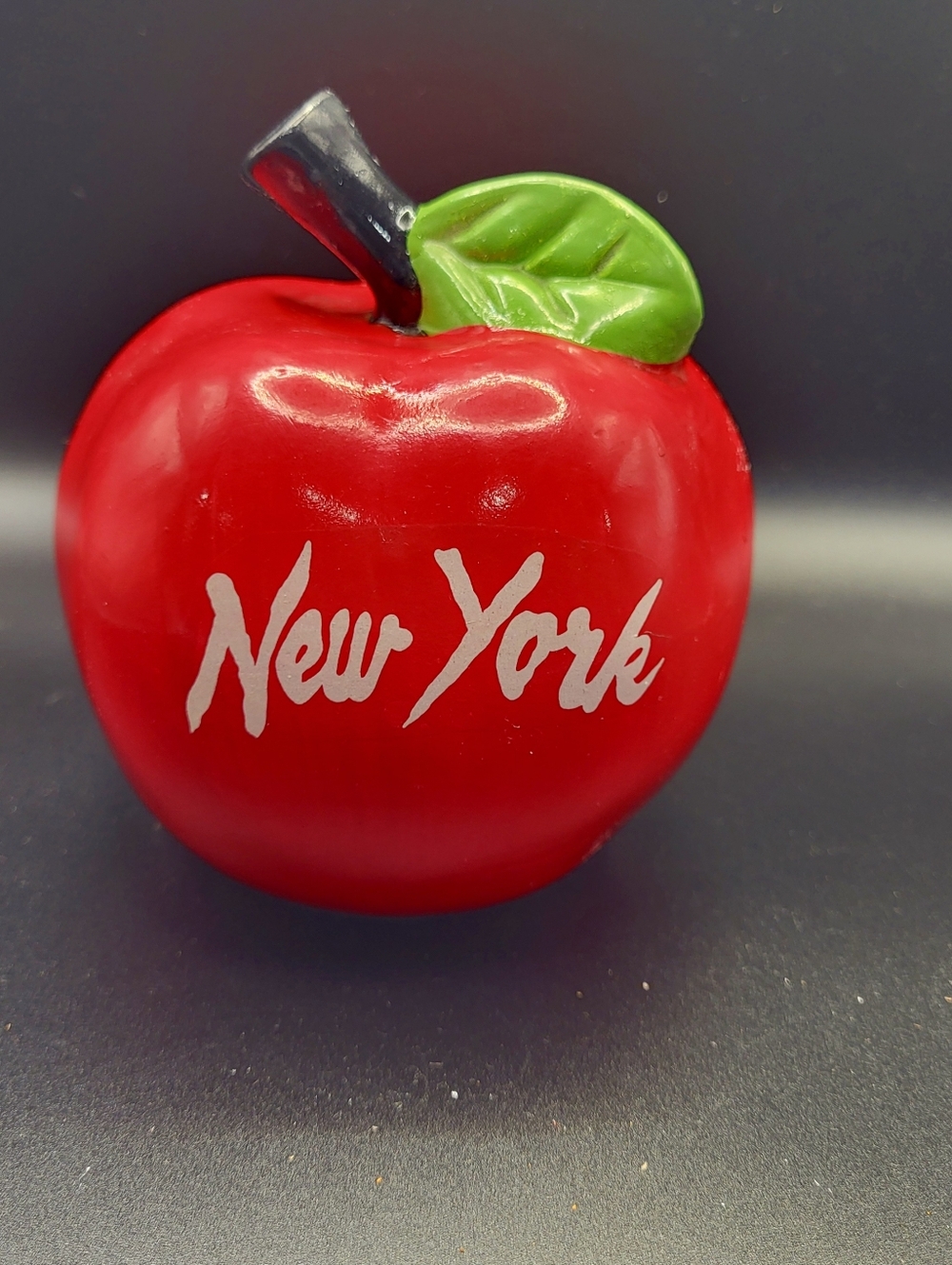 Vintage New York Apple Coin Bank Paradies Collection Made In Taiwan